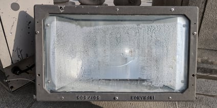 Outdoor lighting fixture with condensation
